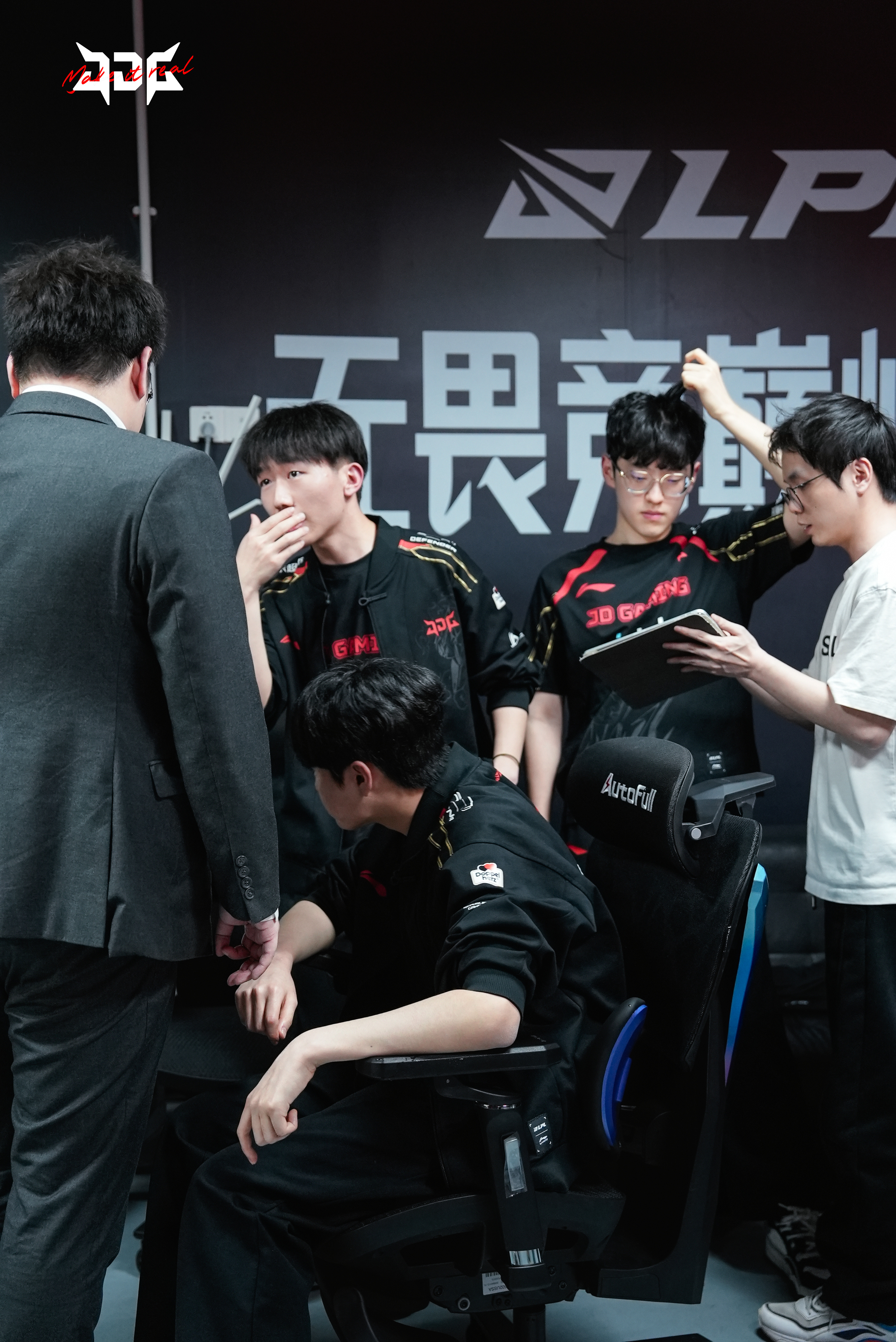 开云体育下载-V5翻盘DRX，Tarzan团战一打五激烈交锋半决赛，成为赛场最大亮点