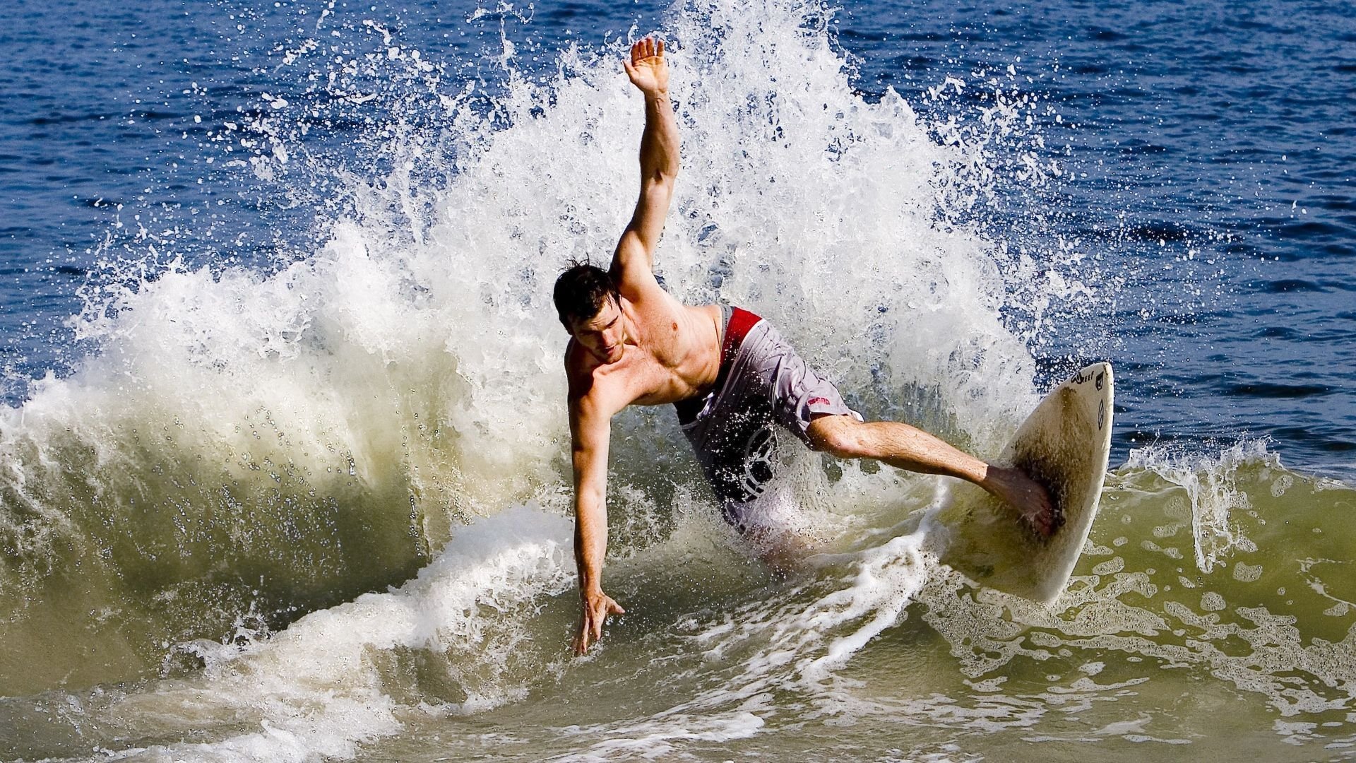 绝杀背后的英雄,库尔图瓦如何以一次史诗扑救,重新定义现代门将的价值