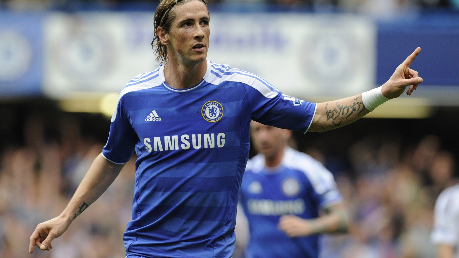 开云下载-赛道轰鸣与球场绝杀，极速与耐力的双重盛宴