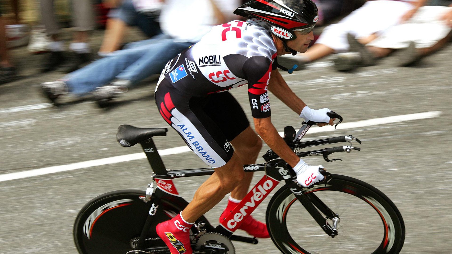 开云体育app-欧冠淘汰赛焦点战，魔术队如何以铁血防守封锁广厦队，上演战术奇迹？